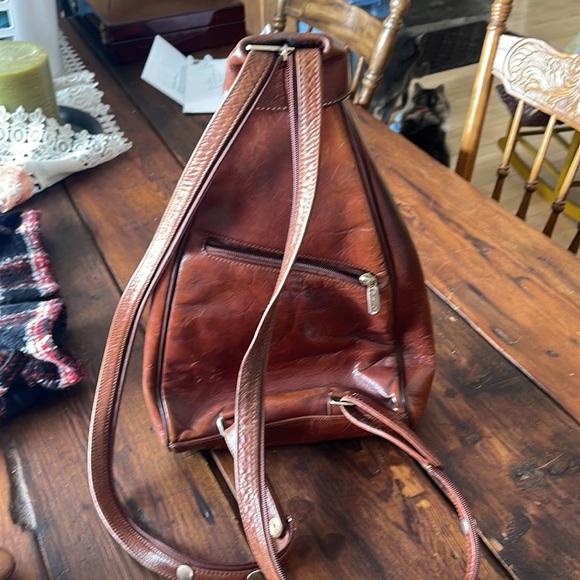 Leather back pack - Picture 4 of 4